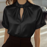 Σοφιστικέ Λευκή Σατέν Μπλούζα με Σύγχρονο Κόψιμο Λαιμού