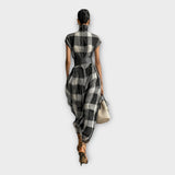 Φόρεμα με εκλεπτυσμένη ροή και κομψότητα