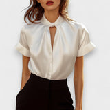 Σοφιστικέ Λευκή Σατέν Μπλούζα με Σύγχρονο Κόψιμο Λαιμού