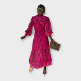 Εκλεπτυσμένο φόρεμα δαντέλας με κομψό σχεδιασμό