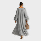 Αέρινο μακρύ φόρεμα με κομψές λεπτομέρειες