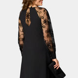 Φόρεμα με Απαλά Δαντελένια Μανίκια