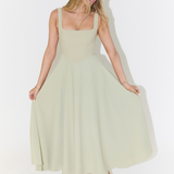 Κομψό Μίντι Φόρεμα με Ρομαντική Γραμμή