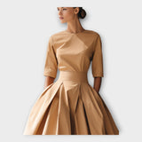 Midi φόρεμα με εκλεπτυσμένη minimal αισθητική