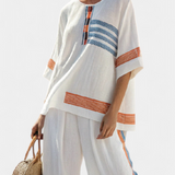 Σύνολο εθνοτικό Daisy σε λευκό με λεπτομέρειες σε μπλε και πορτοκαλί – μοναδικό και ζωντανό στυλ