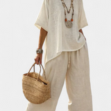 Συνολικό Μινιμαλιστικό Daisy σε φυσικές αποχρώσεις με oversized μπλούζα και φαρδιά παντελόνια για ένα απλό και κομψό στυλ