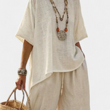 Συνολικό Μινιμαλιστικό Daisy σε φυσικές αποχρώσεις με oversized μπλούζα και φαρδιά παντελόνια για ένα απλό και κομψό στυλ