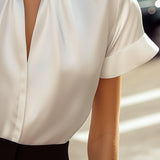 Σοφιστικέ Λευκή Σατέν Μπλούζα με Σύγχρονο Κόψιμο Λαιμού