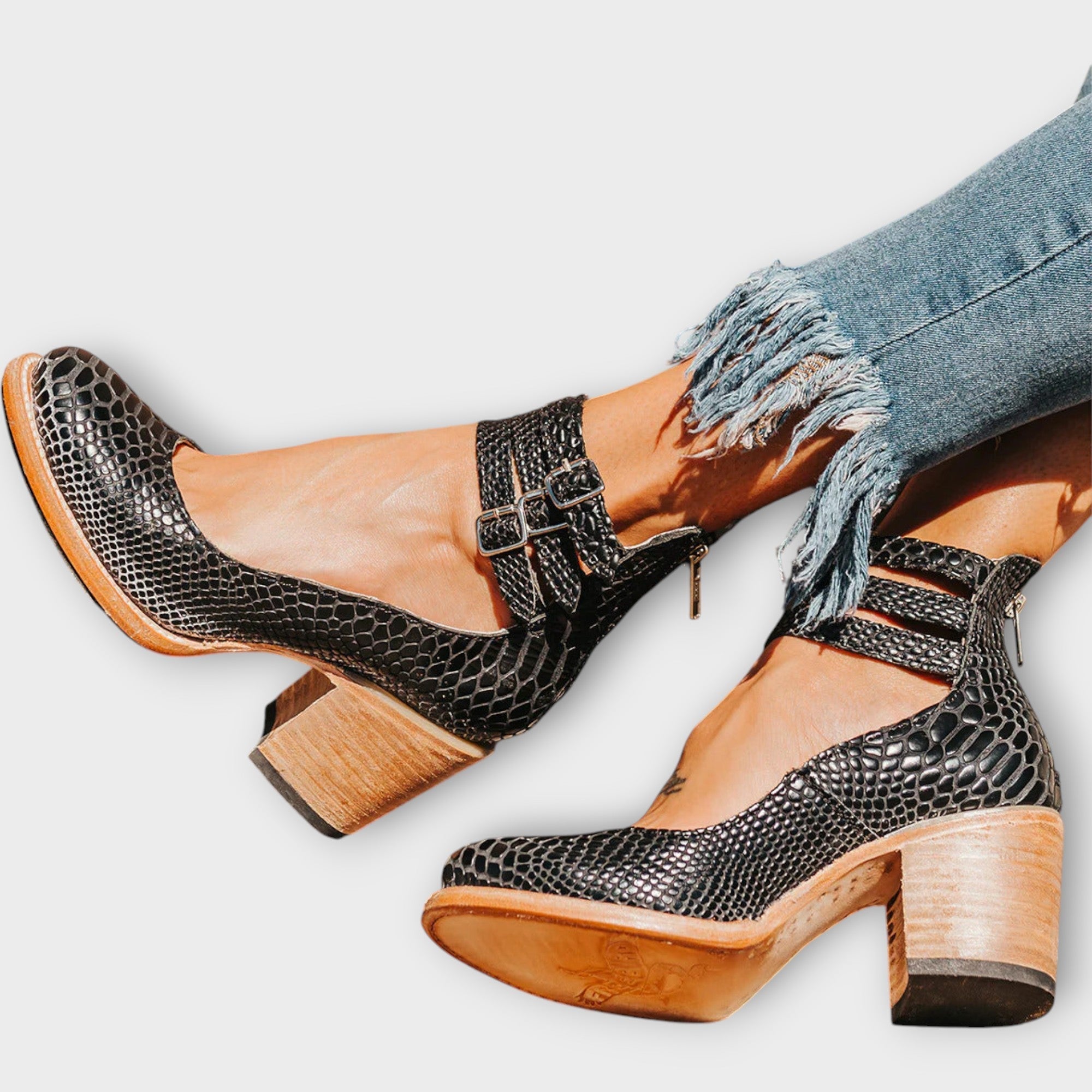 Παπούτσια με πολλαπλές λωρίδες και χοντρό τακούνι