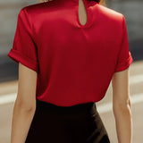 Σοφιστικέ Λευκή Σατέν Μπλούζα με Σύγχρονο Κόψιμο Λαιμού