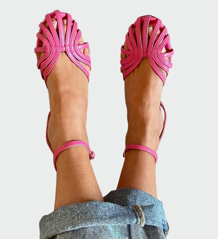 Πέδιλο φλατ με πλεγμένα λουράκια