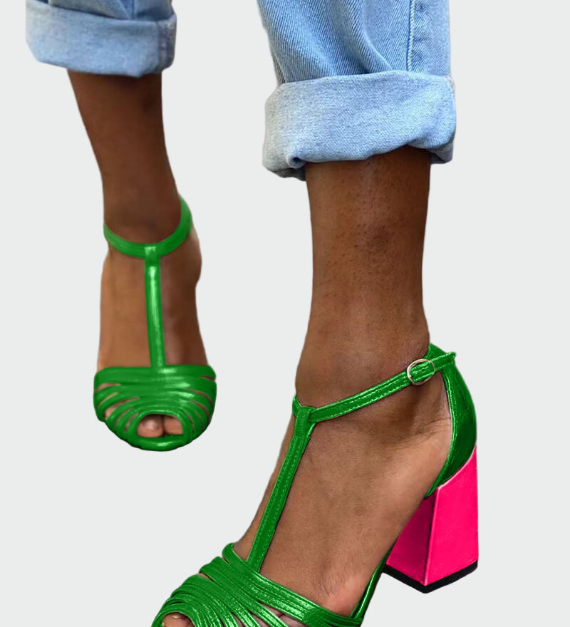 Κομψά πέδιλα με λουράκι σε σχήμα Τ