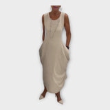 Ελαφρύ φόρεμα με σύγχρονη σιλουέτα και τσέπες