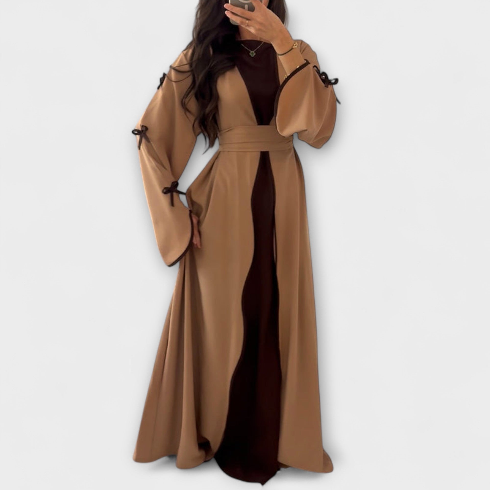 Στυλάτο Καρντιγκάν και Φόρεμα σε Συνδυασμό με Ριγέ Διακόσμηση