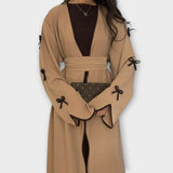 Στυλάτο Καρντιγκάν και Φόρεμα σε Συνδυασμό με Ριγέ Διακόσμηση