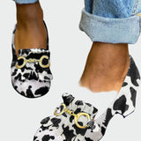 Γόβα με λεπτομέρεια φράντζας και χρυσή αγκράφα