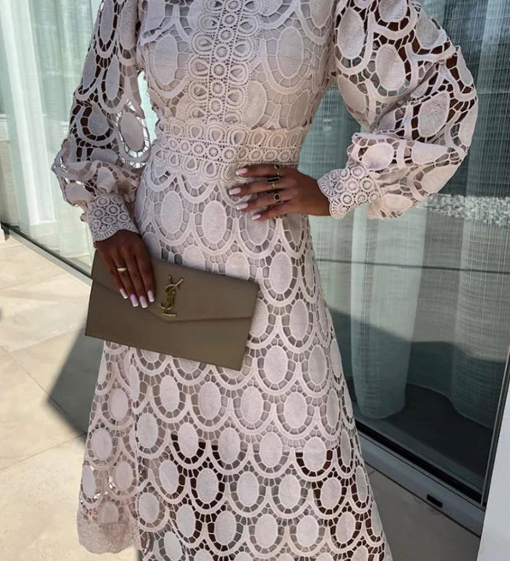 Άμι | Κομψό Φόρεμα Δαντέλας