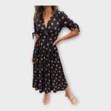 Κομψό φόρεμα με μοντέρνο μοτίβο και διαχρονική φινέτσα